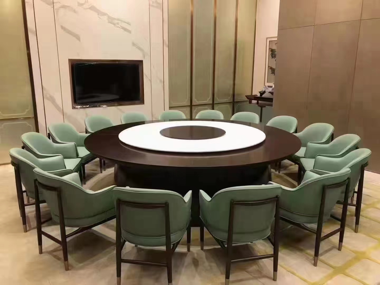 轻奢极简拼色包厢案例